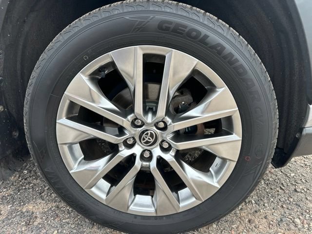 Used 2021 Toyota RAV4 XLE Premium AWD/4WD image 24