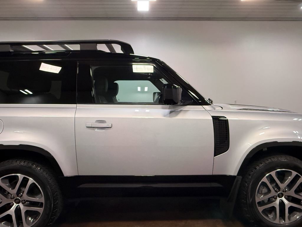 Used 2022 Land Rover Defender 90 X-Dynamic S AWD/4WD image 29