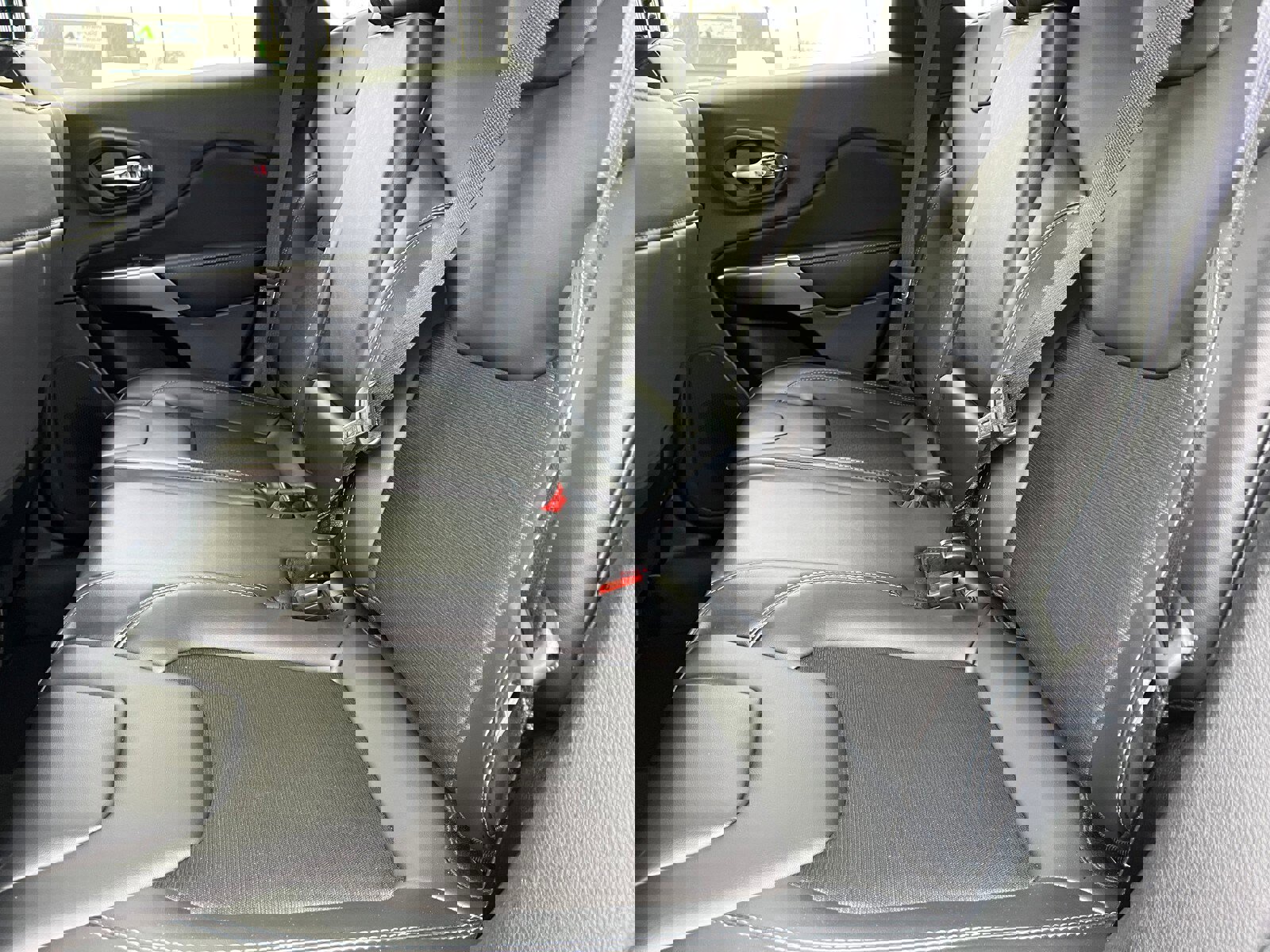 Used 2020 Jeep Cherokee Latitude Plus image 17