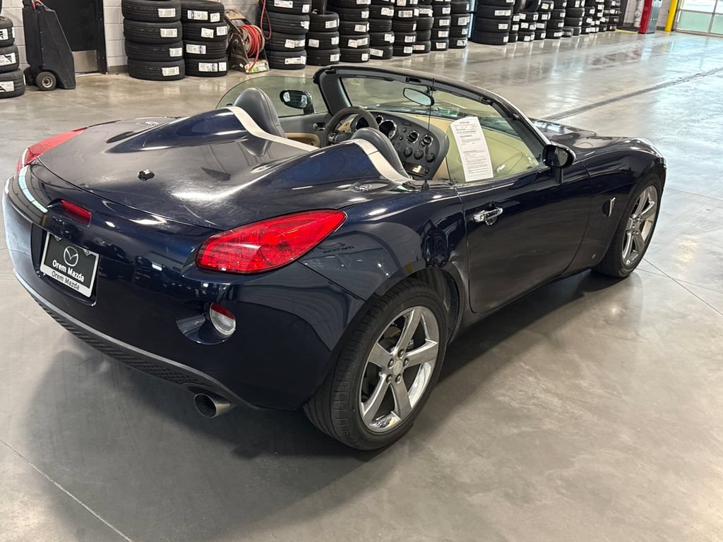 Used 2006 Pontiac Solstice Convertible w/ Premium Package RWD image 4