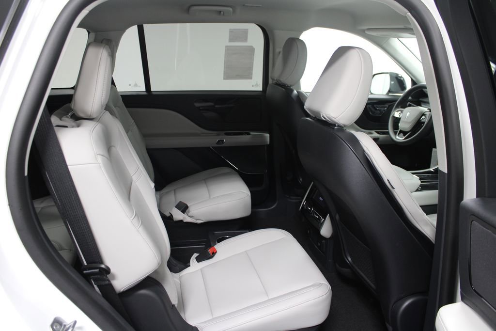 New 2026 Lincoln Aviator 2WD w/ Jet Appearance Package image 32