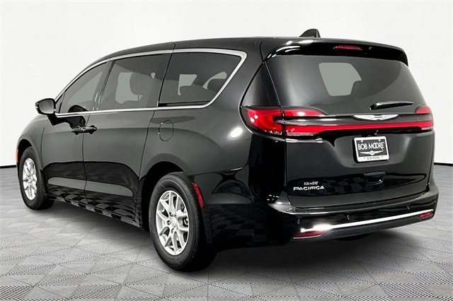 New 2026 Chrysler Pacifica Select image 4