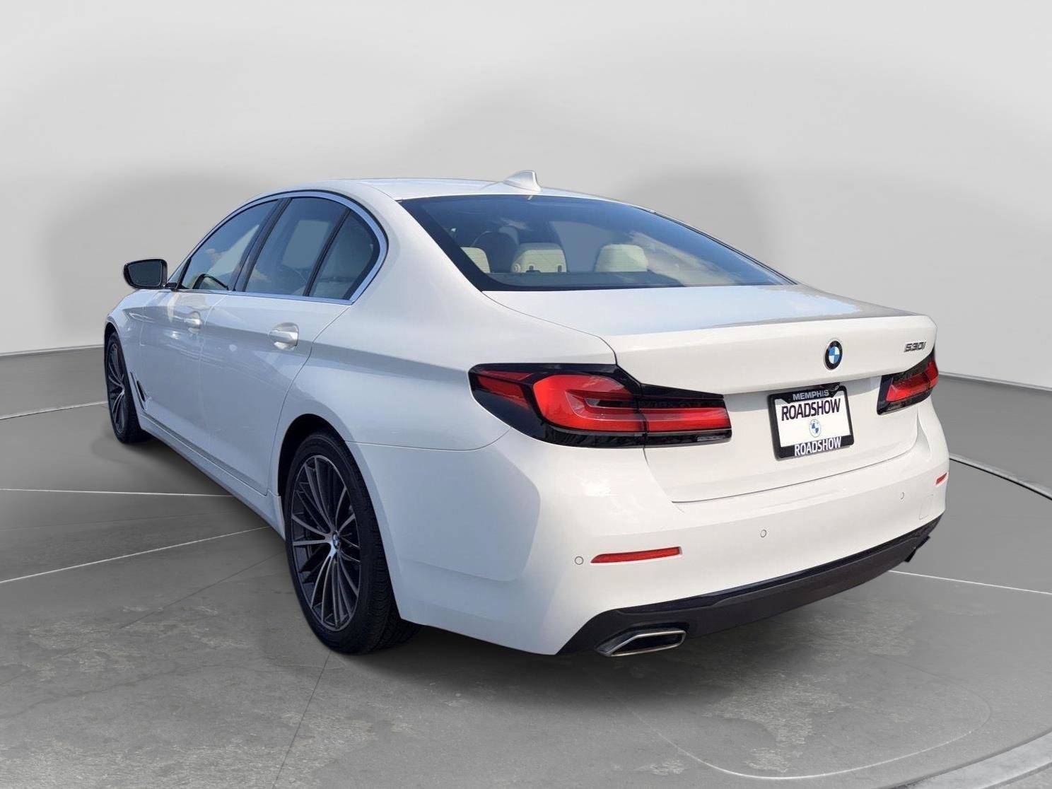 Used 2022 BMW 530i w/ Premium Package RWD image 3