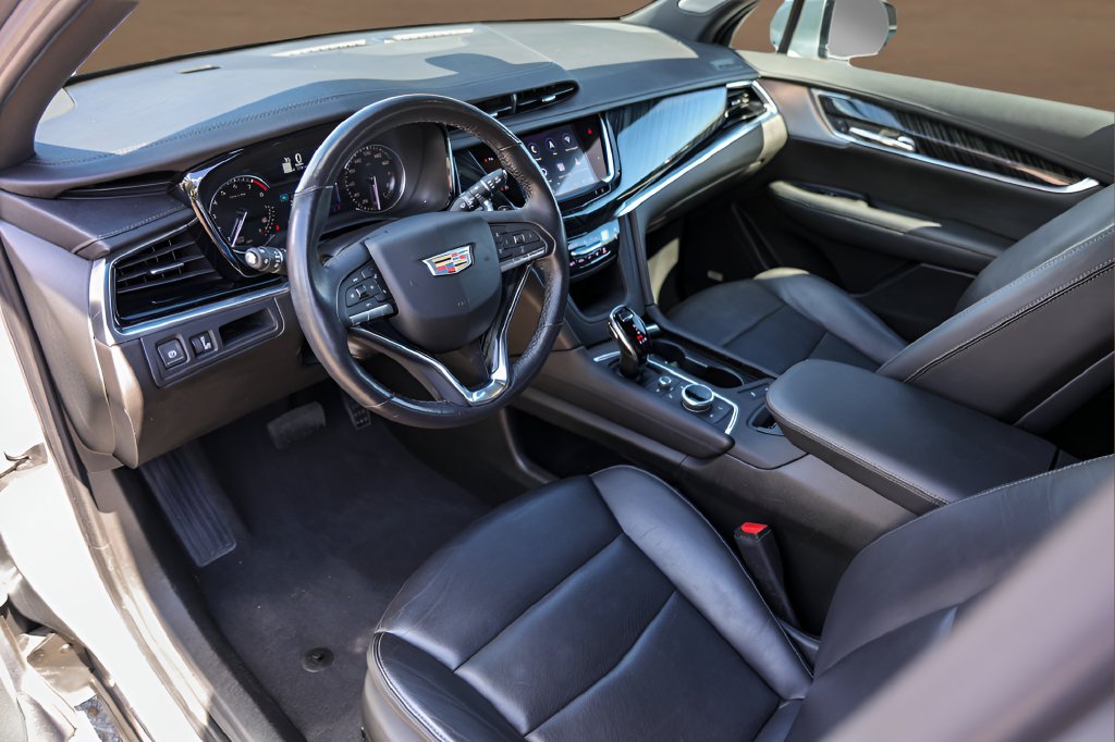 Certified 2025 Cadillac XT6 Premium Luxury FWD image 10