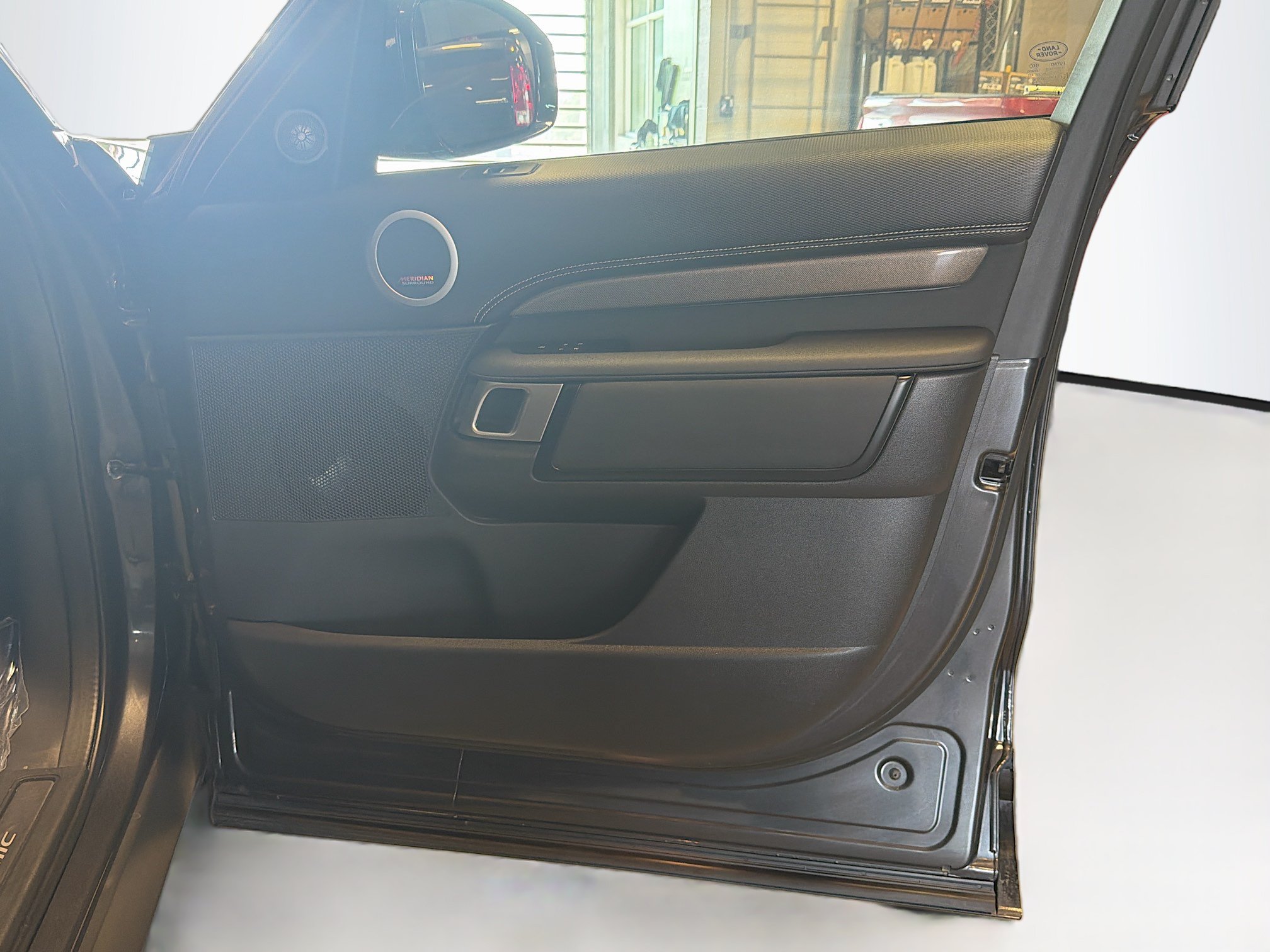 Used 2022 Land Rover Discovery HSE R-Dynamic AWD/4WD image 35