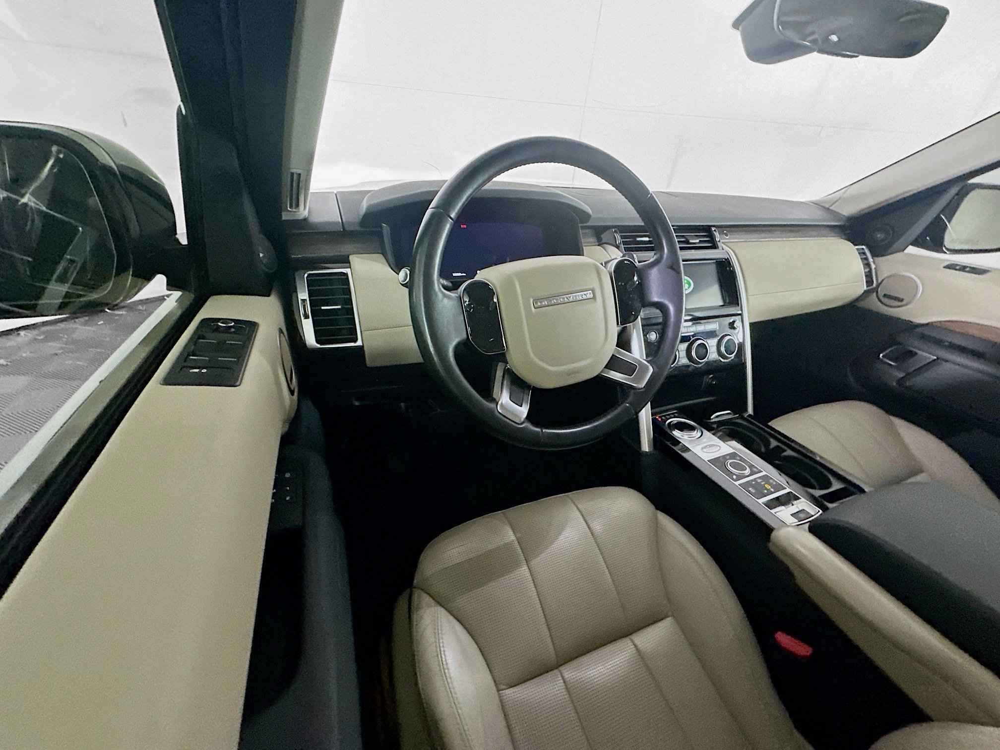 Used 2019 Land Rover Discovery HSE AWD/4WD image 18