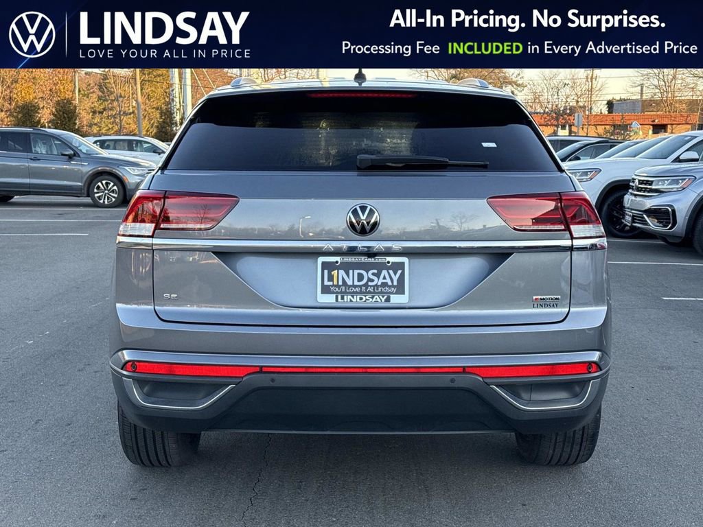 Used 2022 Volkswagen Atlas Cross Sport SE w/ Black Wheel Package image 4