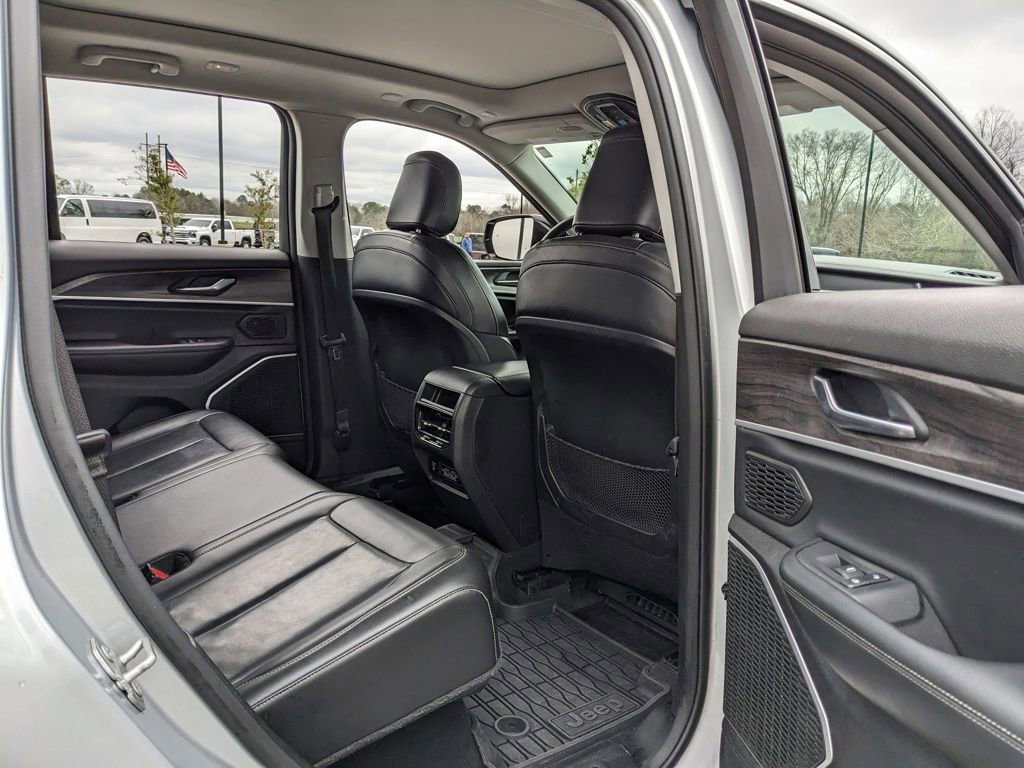 Used 2022 Jeep Grand Cherokee Limited image 47