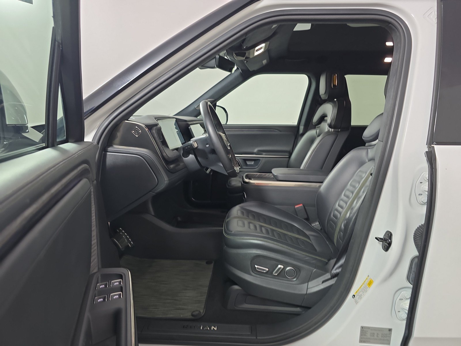 Used 2024 Rivian R1T Adventure AWD/4WD image 20