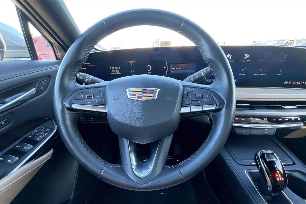 Used 2025 Cadillac XT4 Premium Luxury image 8