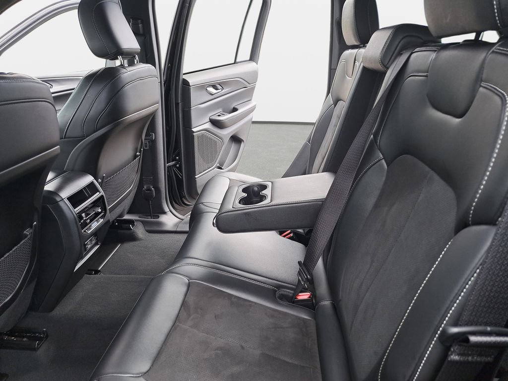 Certified 2024 Jeep Grand Cherokee Altitude AWD/4WD image 16