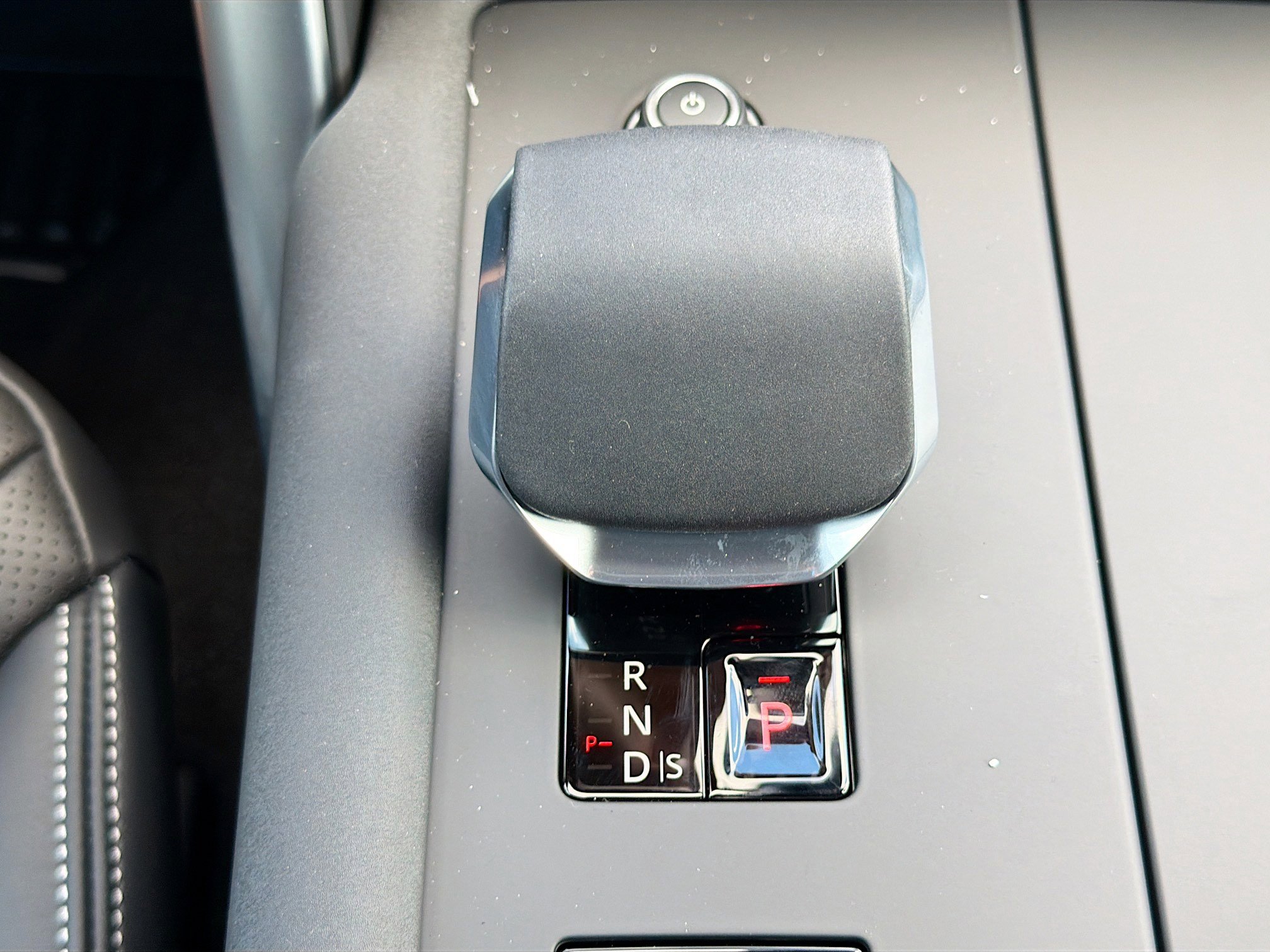 New 2026 Land Rover Discovery Limited Edition AWD/4WD image 30