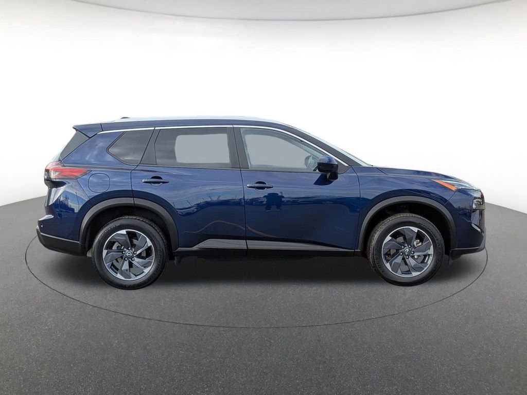 Used 2025 Nissan Rogue SV w/ SV Premium Package image 4