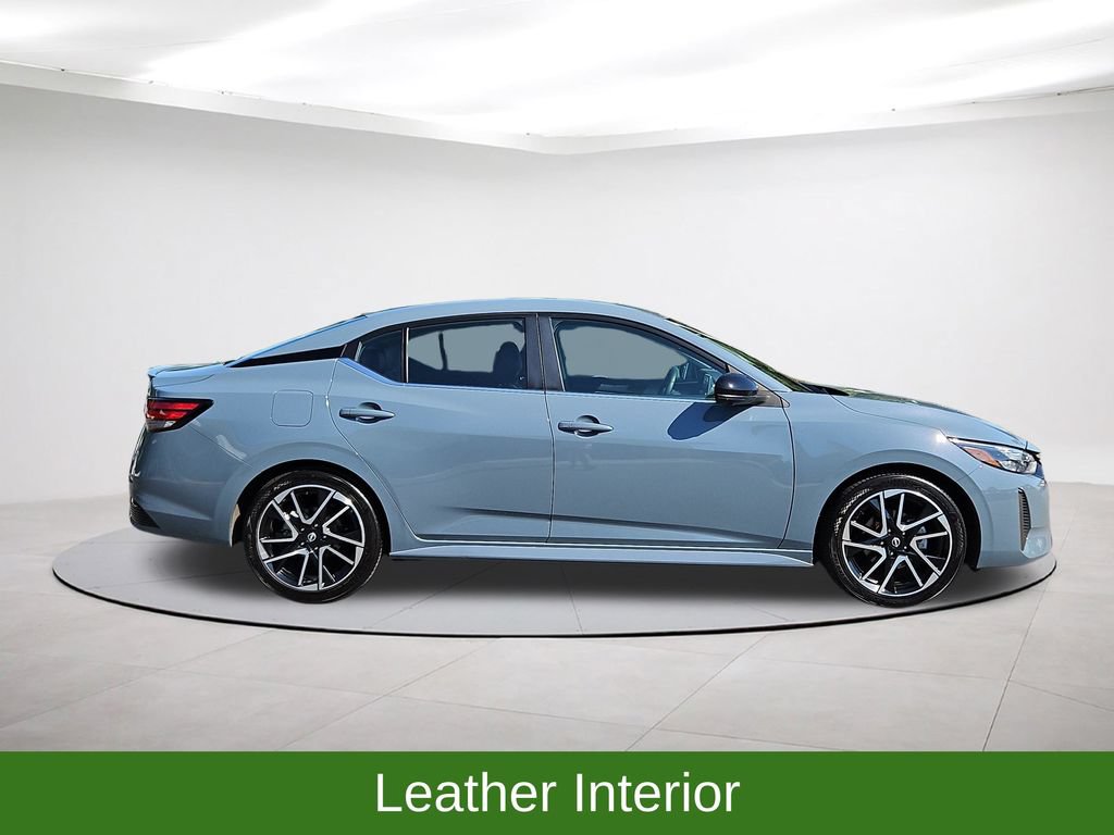 Used 2025 Nissan Sentra SR w/ SR Premium Package FWD image 9