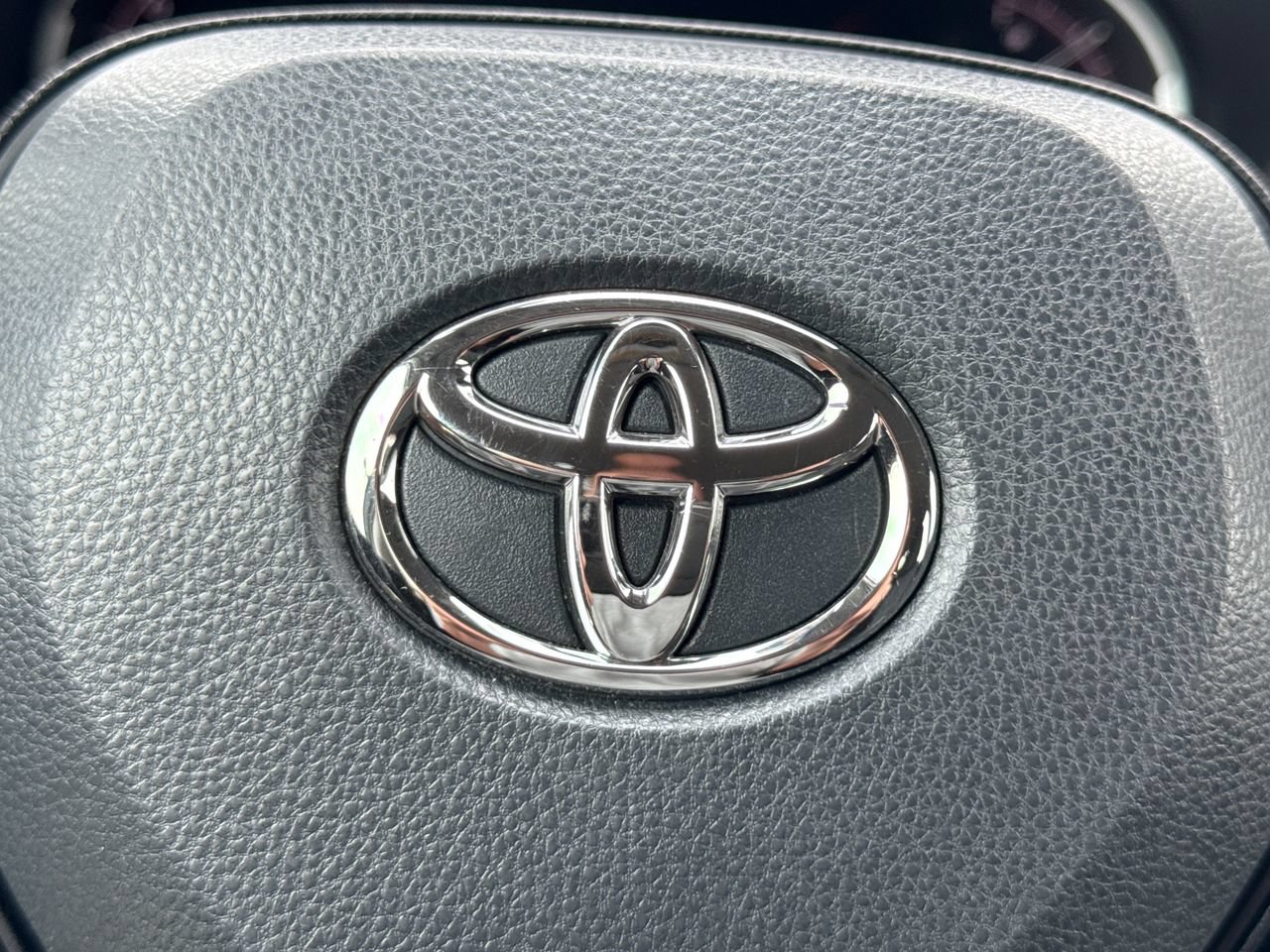 Used 2025 Toyota RAV4 XLE AWD/4WD image 28