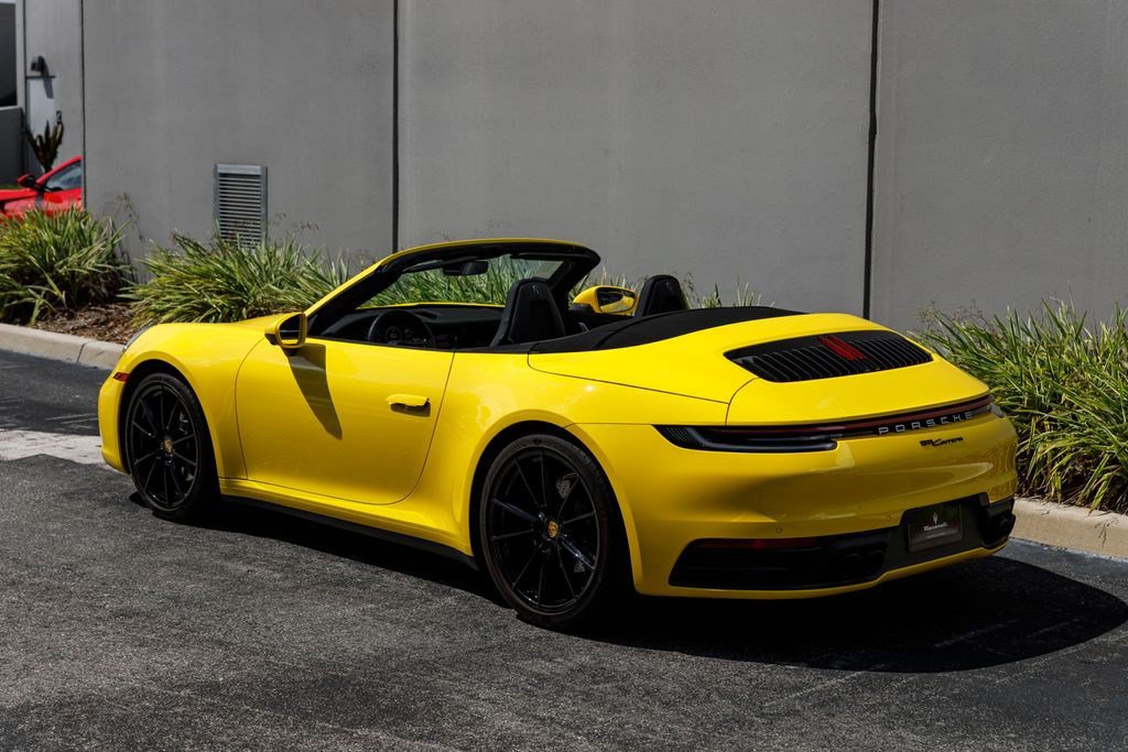 Used 2022 Porsche 911 Carrera RWD image 3