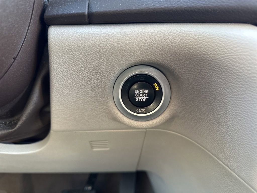 Used 2017 Chrysler Pacifica Touring-L w/ Tire & Wheel Group image 24