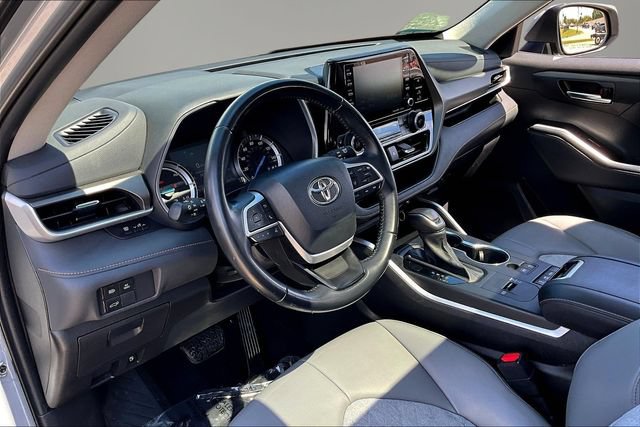Used 2022 Toyota Highlander Bronze Edition AWD/4WD image 17