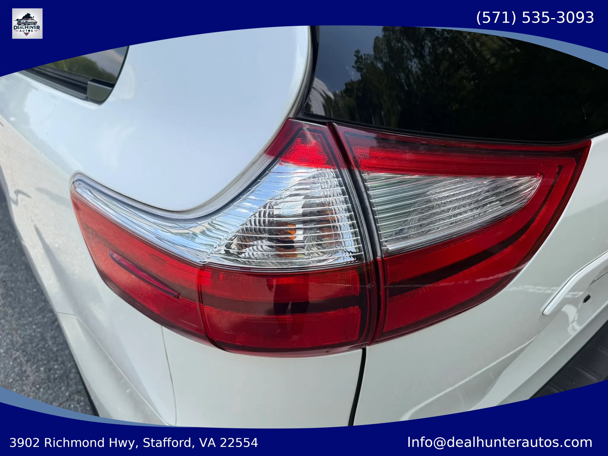 Used 2015 Toyota Sienna XLE w/ XLE Navigation Package FWD image 8