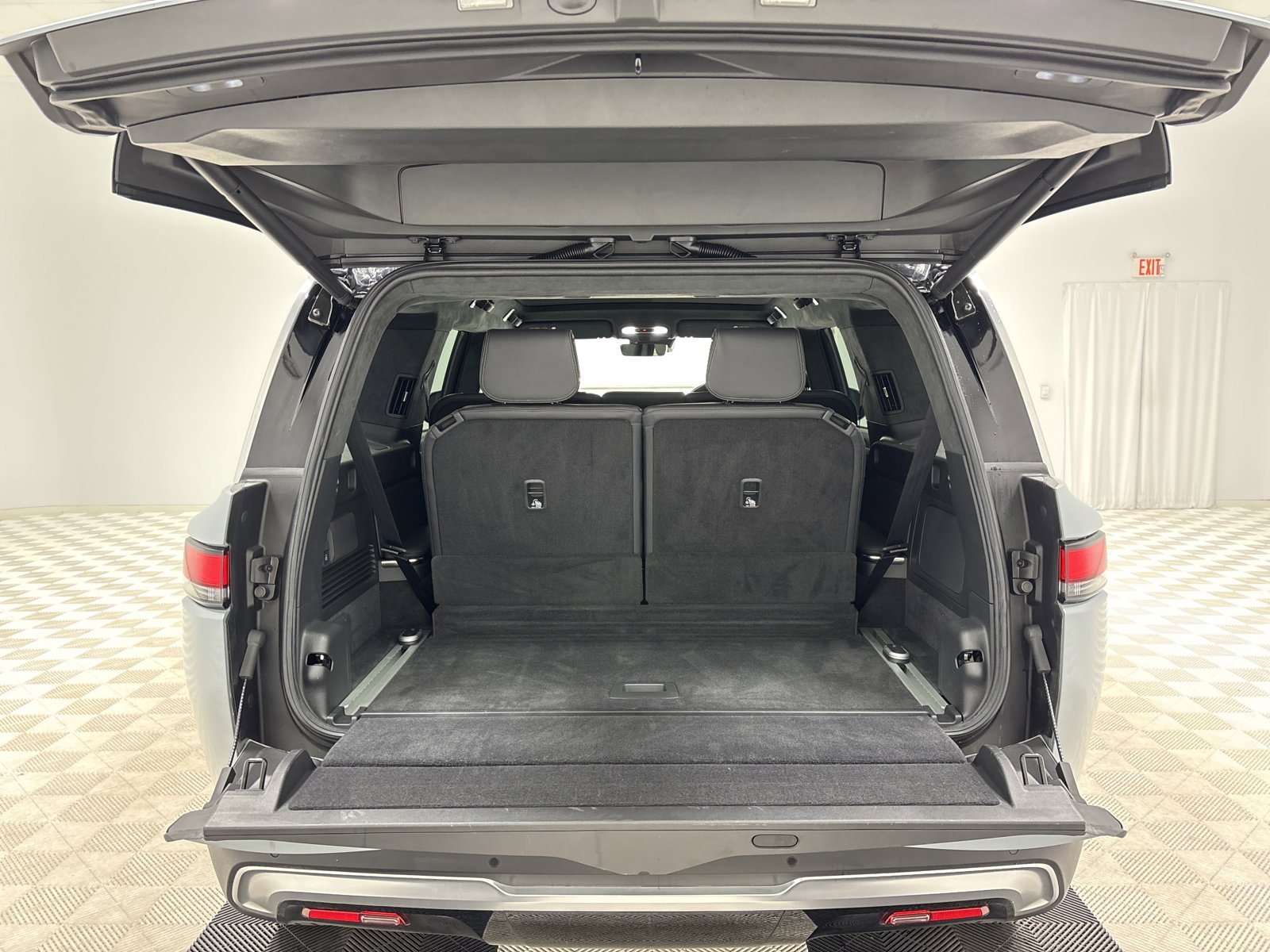 Used 2024 Rivian R1S Adventure AWD/4WD image 15