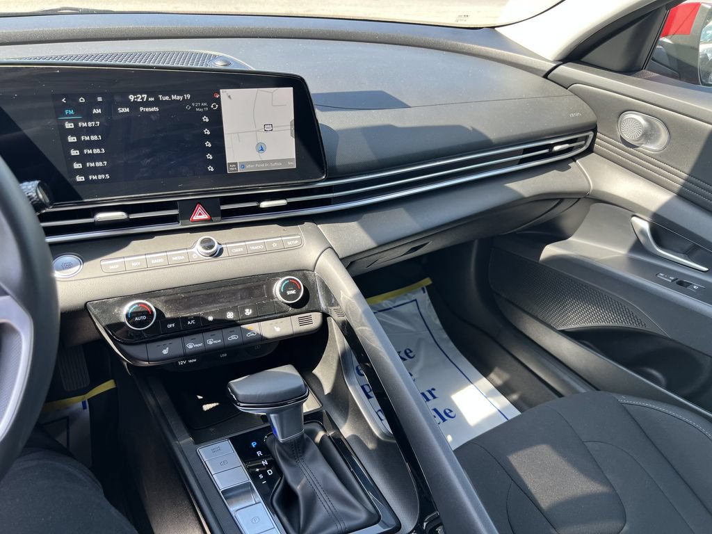 Used 2025 Hyundai Elantra SEL FWD image 12