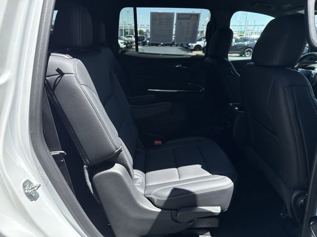 Used 2025 Chevrolet Traverse LT FWD image 18