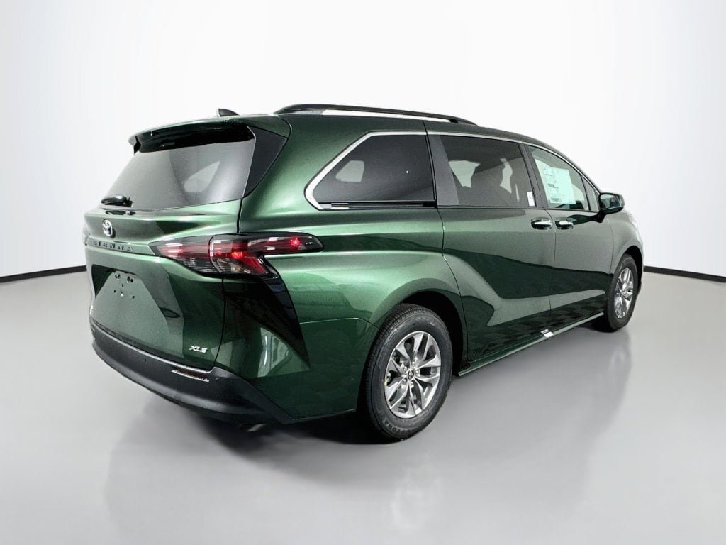 New 2026 Toyota Sienna XLE AWD/4WD image 8