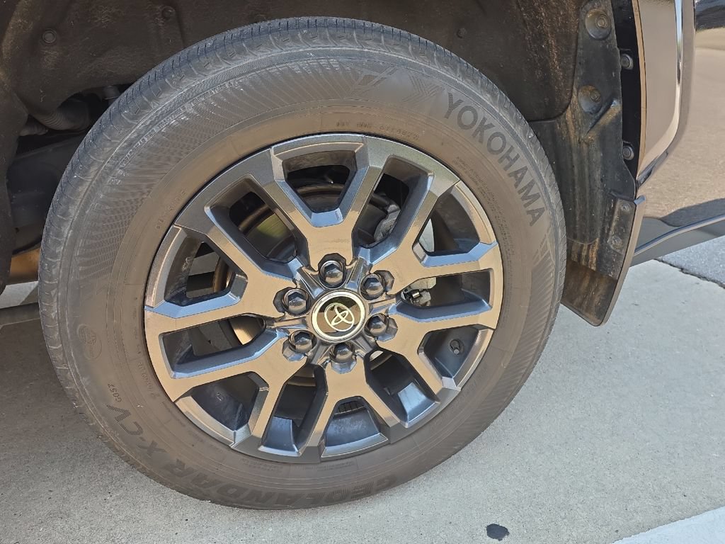 Used 2023 Toyota Sequoia Platinum AWD/4WD image 7