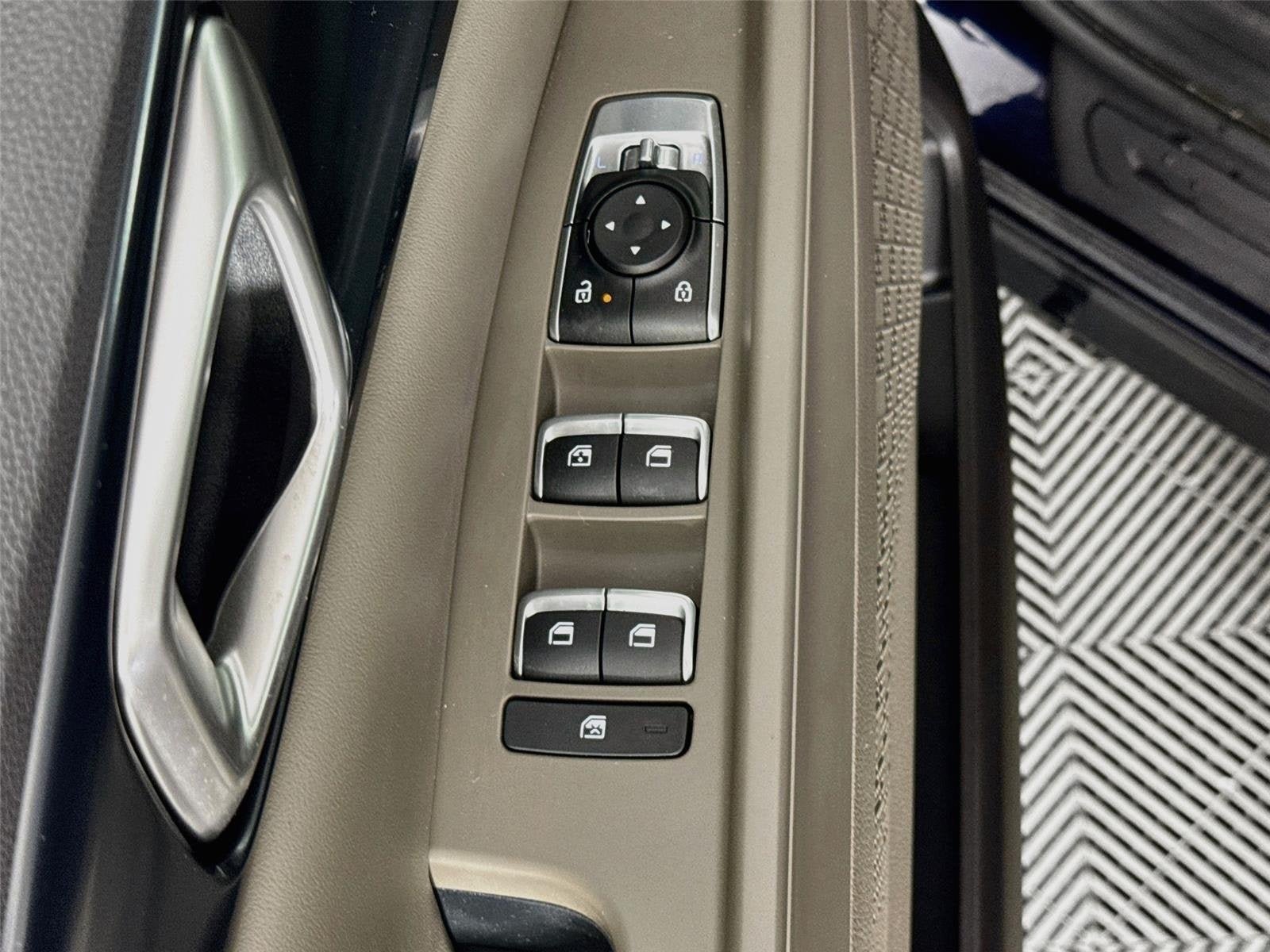 Certified 2025 Kia Carnival FWD image 19