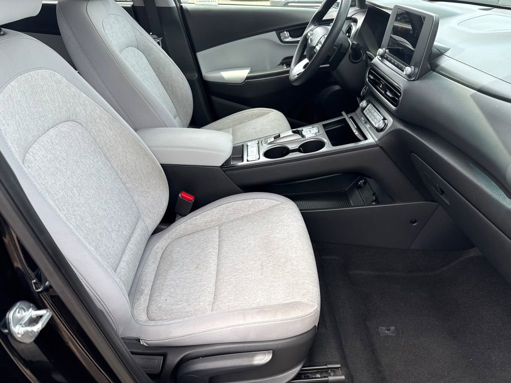 Used 2023 Hyundai Kona SE w/ Cargo Package FWD image 13