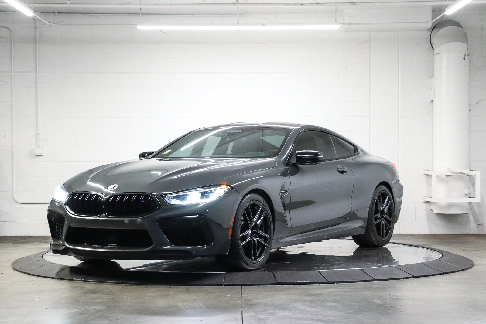 Used 2023 BMW M8 Competition AWD/4WD image 3