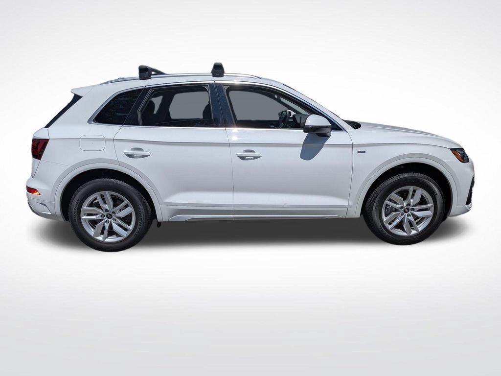 Used 2023 Audi Q5 2.0T Premium w/ Convenience Package AWD/4WD image 2