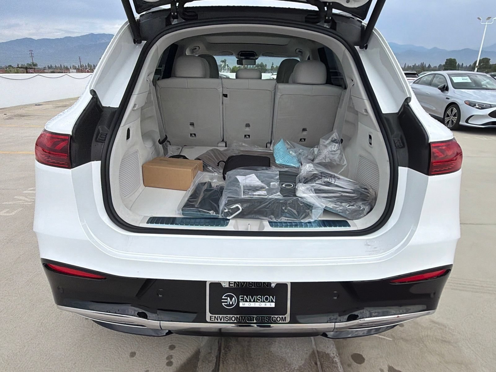 New 2027 Mercedes-Benz EQS 400 4MATIC SUV image 13