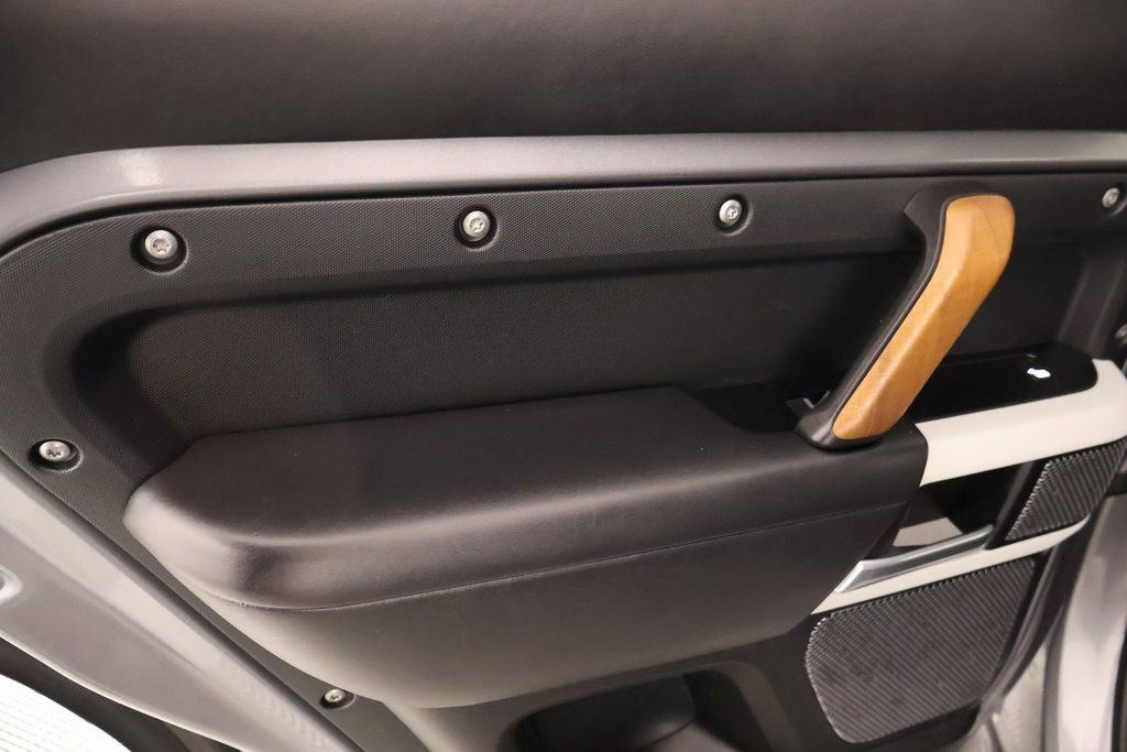 Used 2020 Land Rover Defender 110 HSE image 16