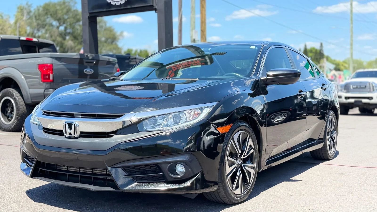 Used 2018 Honda Civic EX-T image 4