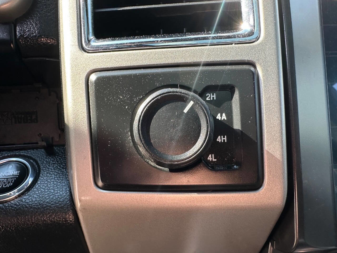 Used 2017 Ford F150 Lariat w/ Equipment Group 502A Luxury AWD/4WD image 5