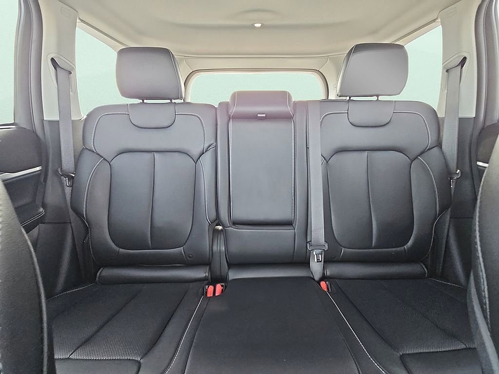 Used 2023 Jeep Grand Cherokee Limited w/ Luxury Tech Group II image 22