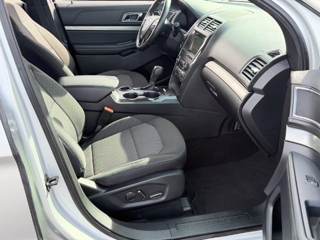 Used 2018 Ford Explorer XLT w/ Equipment Group 201A FWD image 26