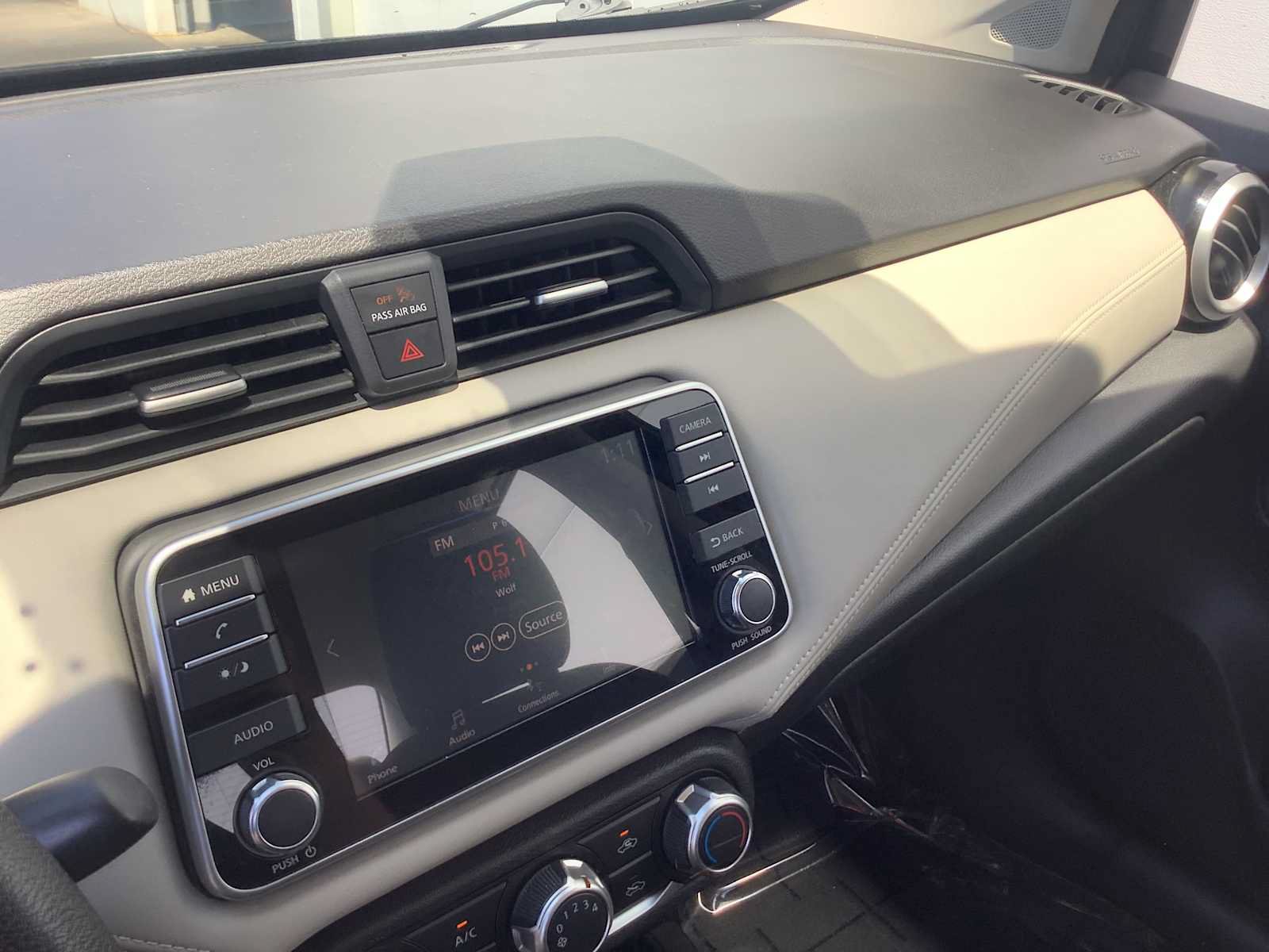 Used 2020 Nissan Versa SV FWD image 17
