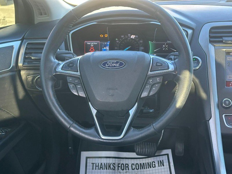 Used 2018 Ford Fusion SE w/ Fusion SE Technology Package image 12