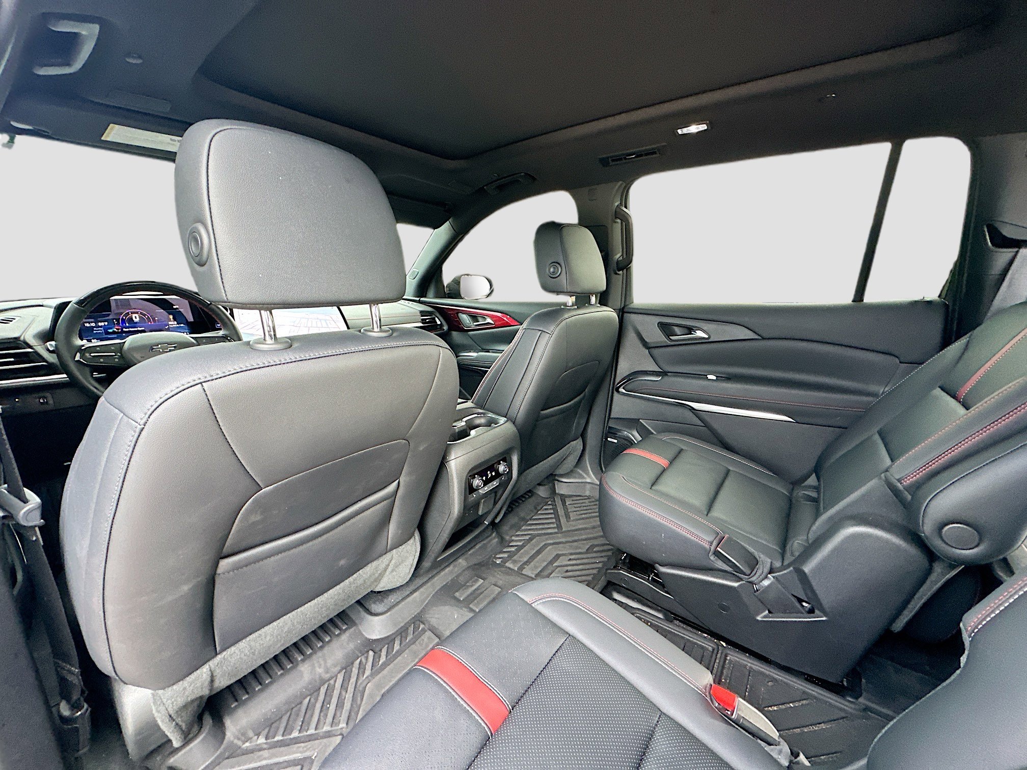 Used 2025 Chevrolet Traverse RS image 27