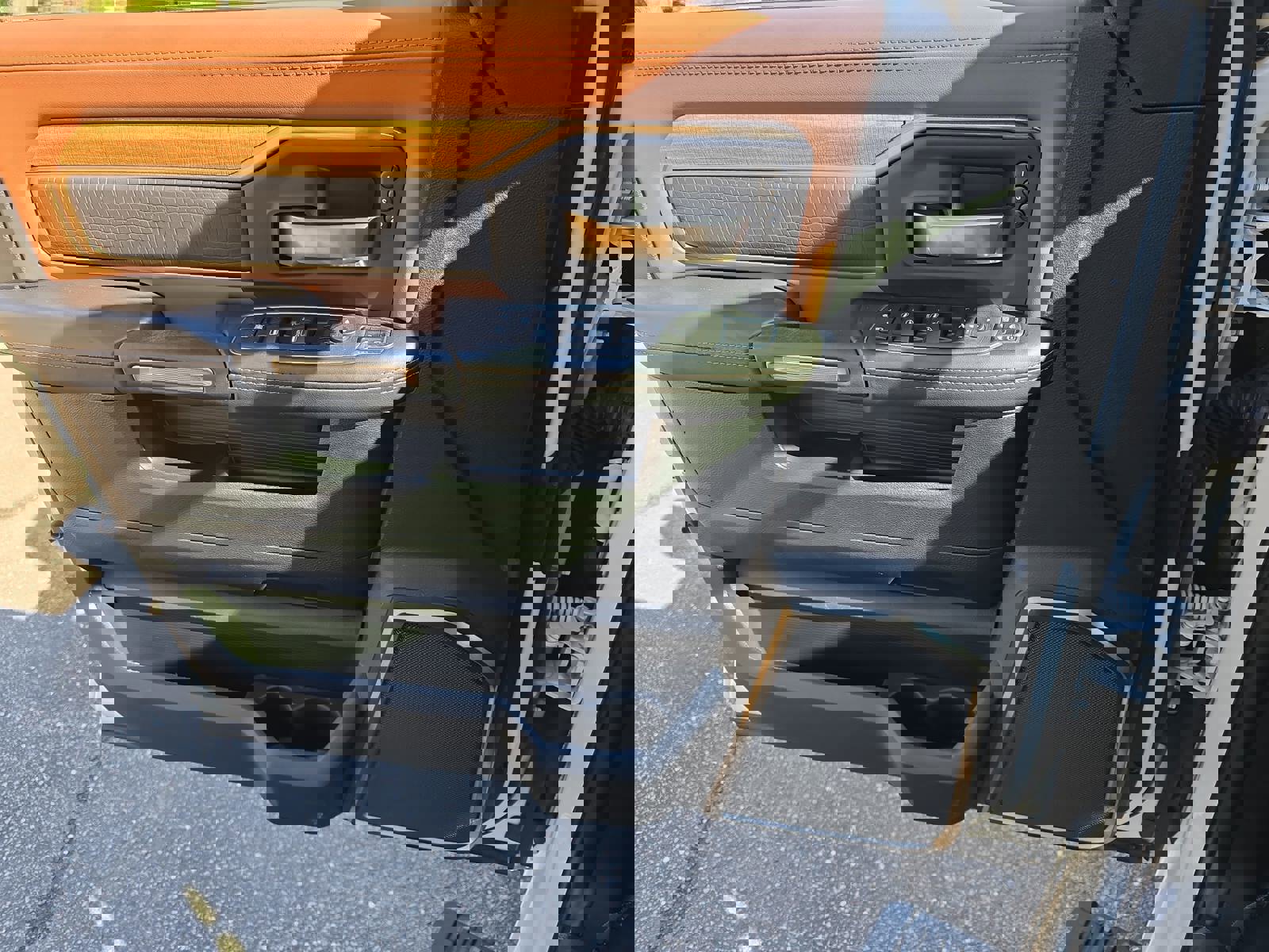 Used 2024 RAM 2500 Limited w/ Safety Group image 28