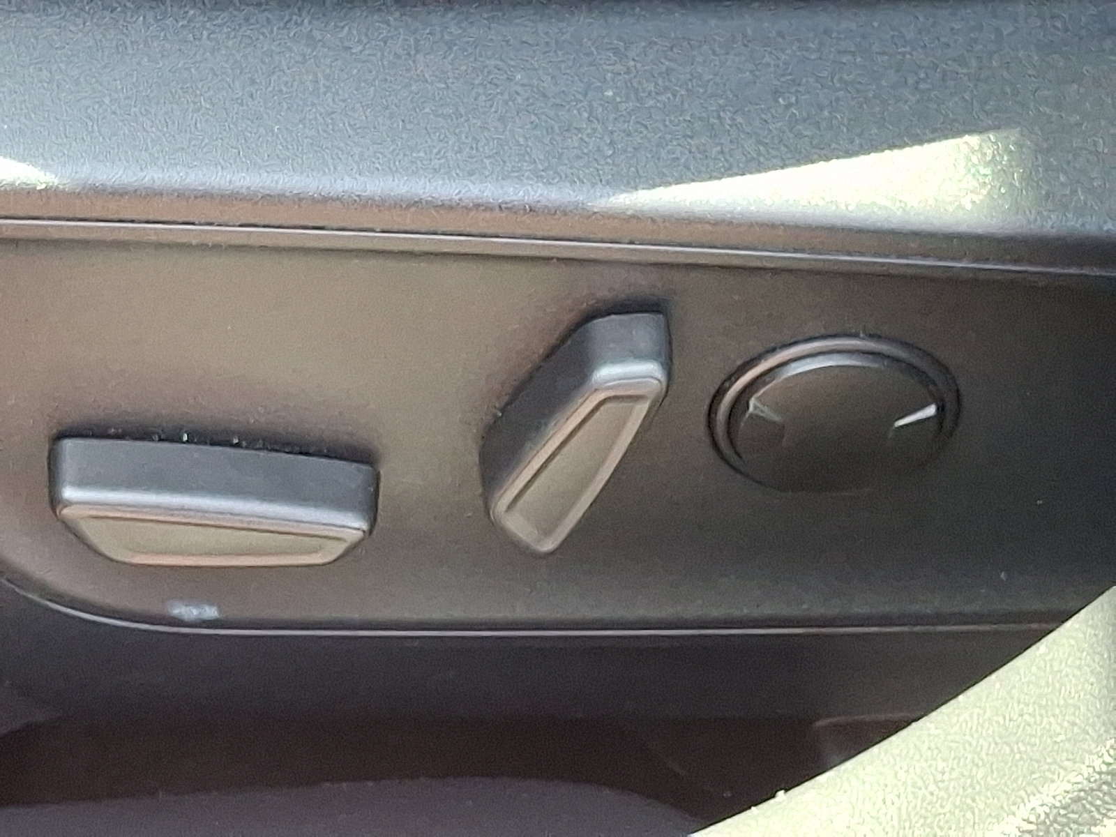 Used 2020 Ford Escape Titanium image 26