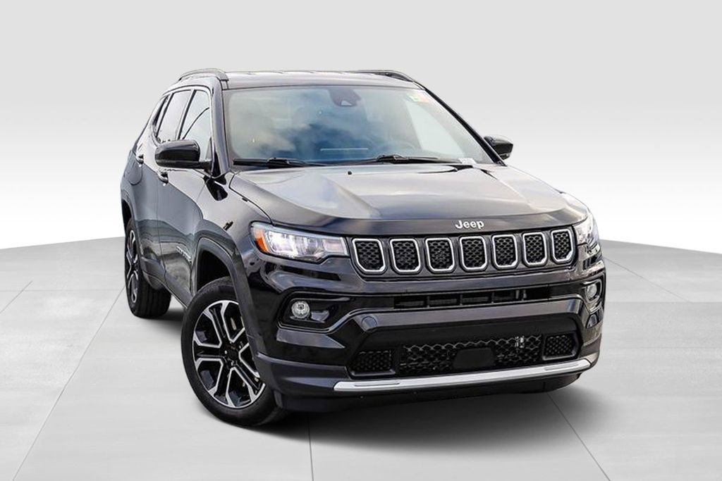 Used 2023 Jeep Compass Limited AWD/4WD image 2