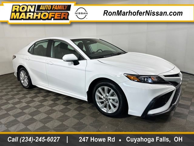 Used 2024 Toyota Camry SE image 1