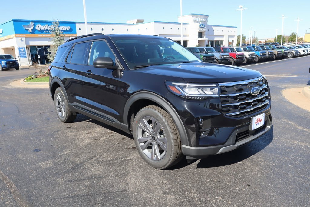 New 2026 Ford Explorer Active w/ Active Comfort Package image 1