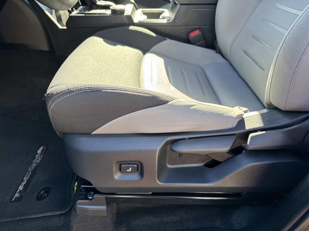 Used 2025 Toyota Tacoma TRD Sport image 18