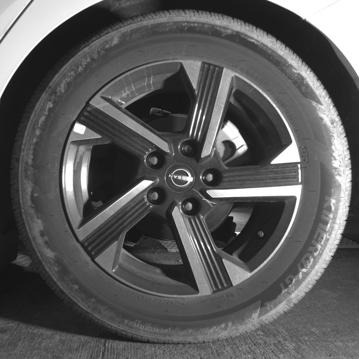 Used 2025 Nissan Sentra SV FWD image 14