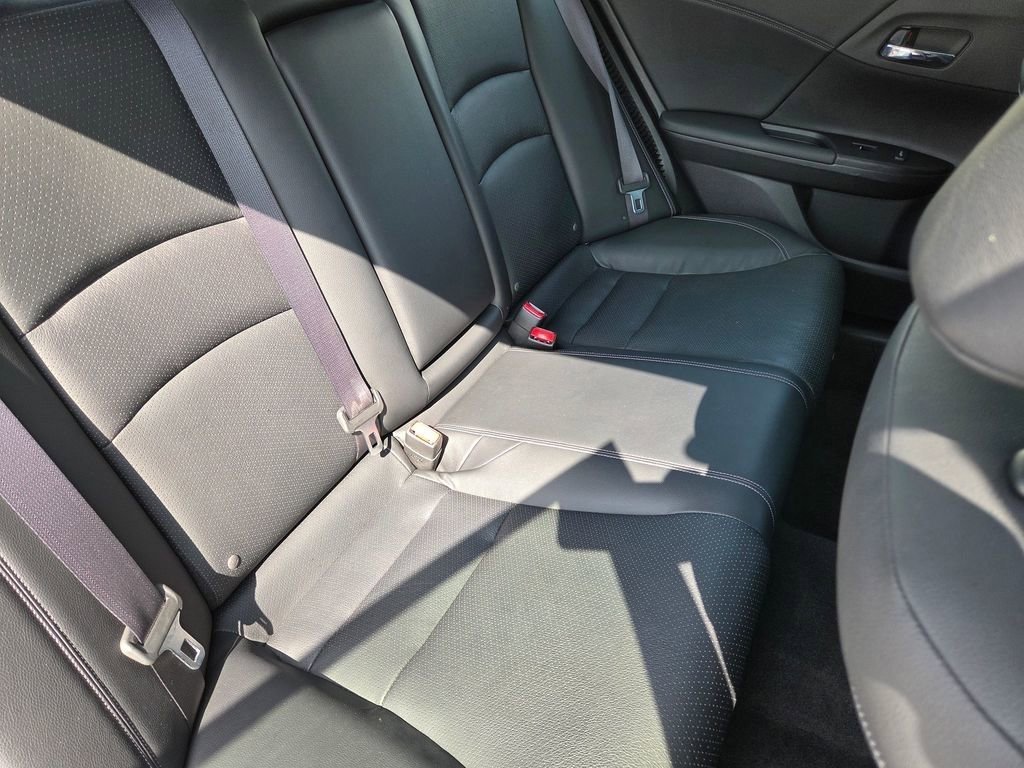 Used 2017 Honda Accord Touring image 5