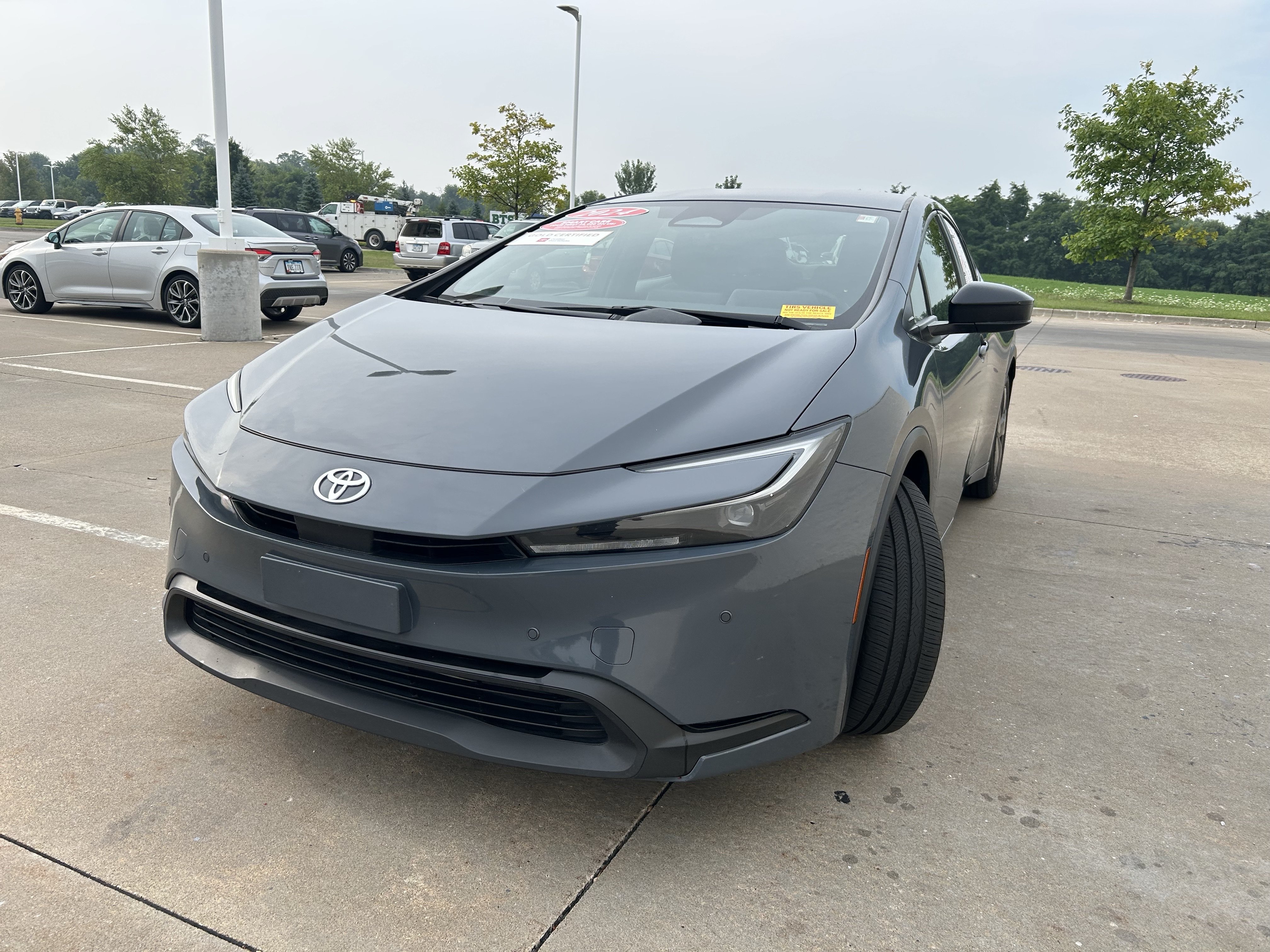 Used 2024 Toyota Prius LE FWD image 3